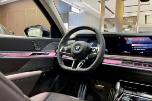 宝马车系列及费用及图片︰(宝马车系列及费用及图片白色)