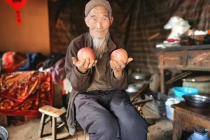 「疫情地区送菜员工资多少」〃疫情期间送菜老农