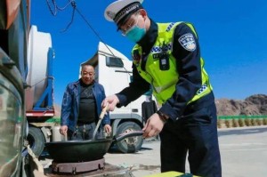 疫情卡车封路地区文案〃卡车司机疫情封高速