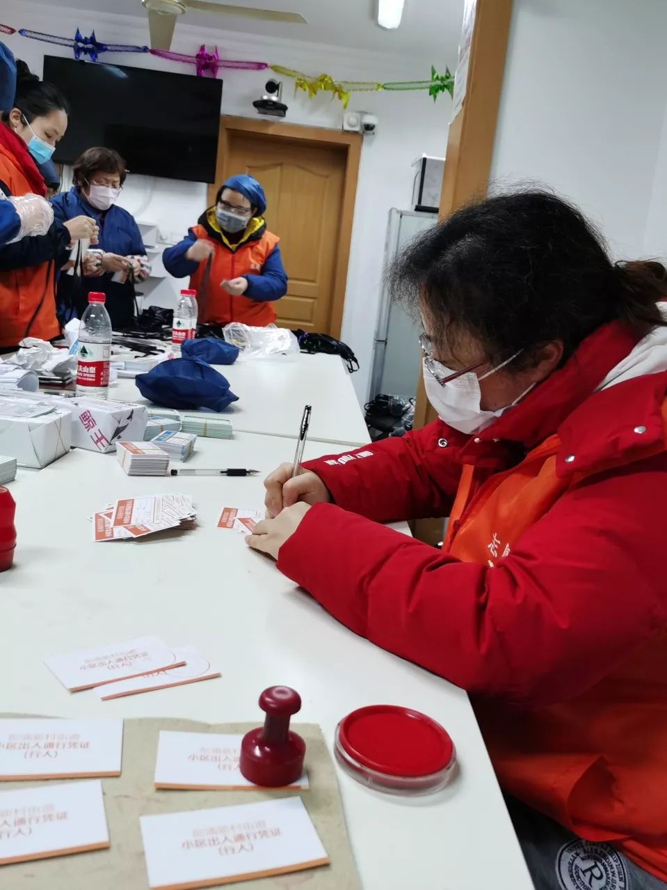 疫情地区怎么出入家门的,疫情怎样才能出门-第2张图片